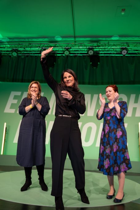 Annalena Baerbock Außenministerin a.D. mit Katrin Uhlig MdB und Katja Dörner OB Bonn